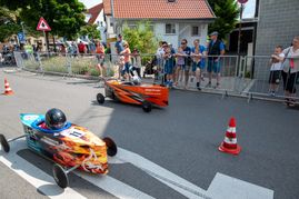 Seifenkistenteams kämpften im vergangenen Jahr um Sekunden.